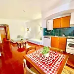 Apartment T1, Da Oura
